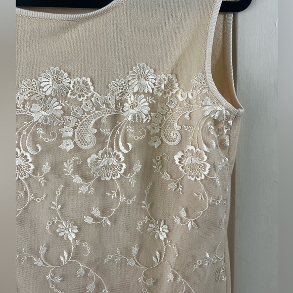 Escada Sleeveless Cashmere Blend Sweater with Silk Lace Detailing 36 - Picture 8 of 10